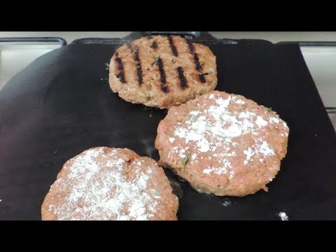 Deliciosas Hamburguesas a la Parrilla: Una Presentaci&oacute;n Impecable