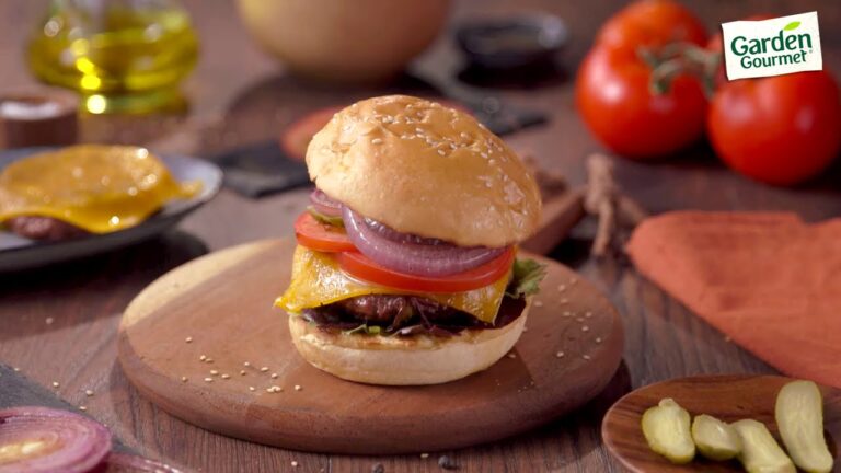 Deliciosas hamburguesas gourmet con cebolla morada