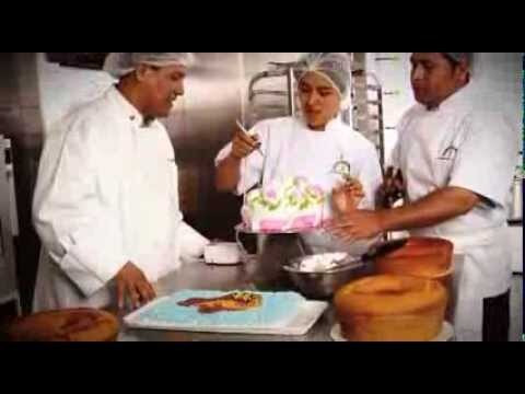 Innovación en la preparación de hot dogs peruanos